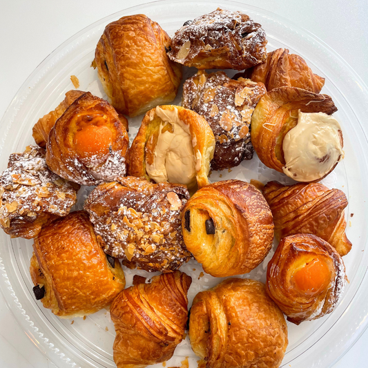 Plateaux de mini viennoiseries